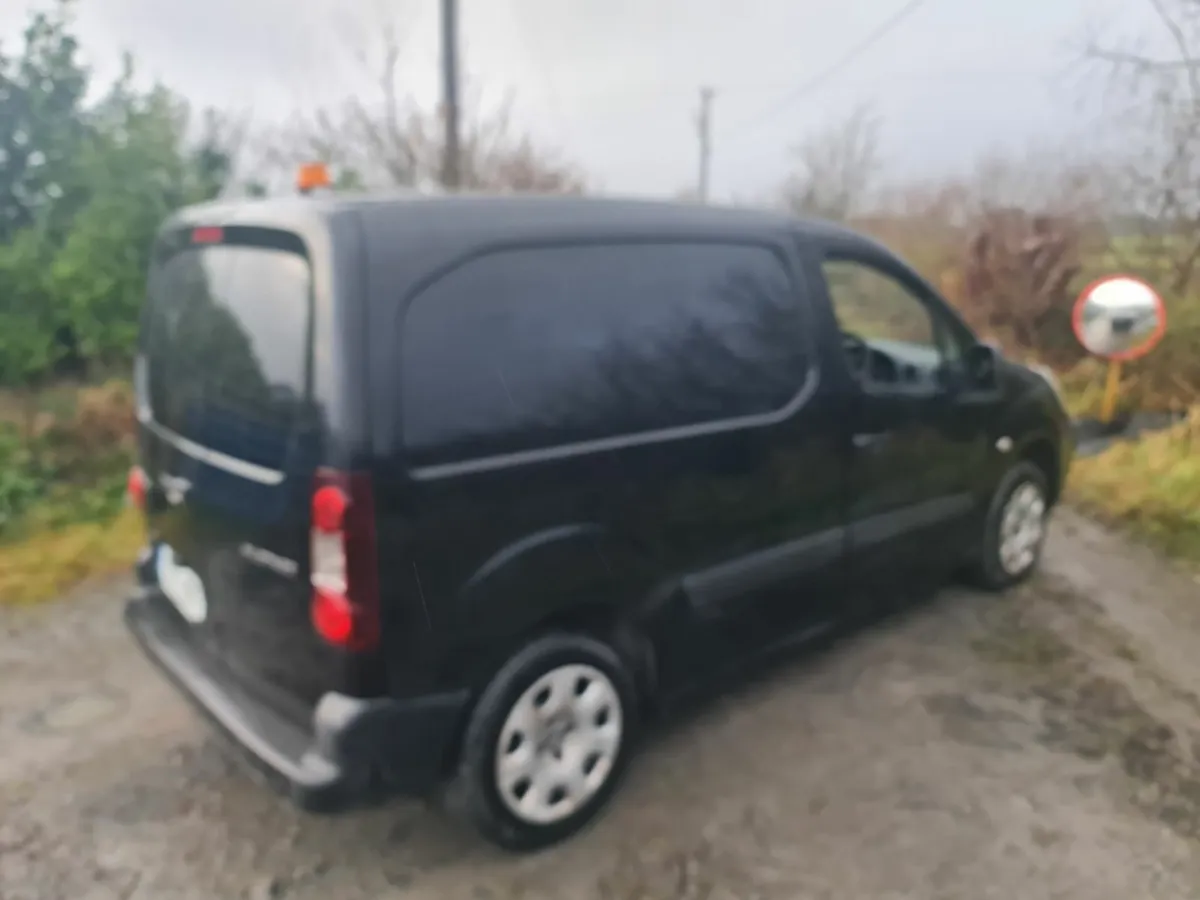 2017 black partner van 3 seats new cvrt 12/26 - Image 4