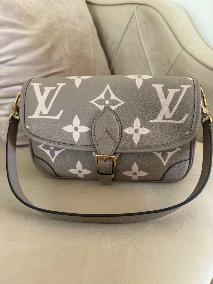 Louis Vuitton Handbag 100% genuine - Image 1