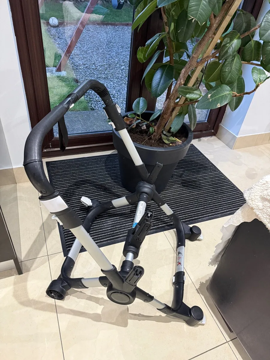 Bugaboo Donkey Chassis in Swords - Image 2