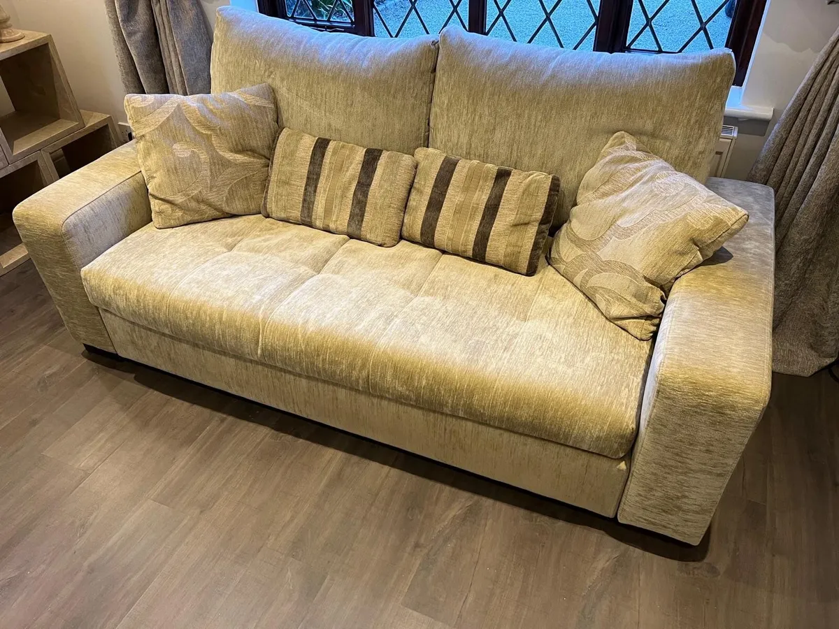 Fama Sofa Set - Image 4