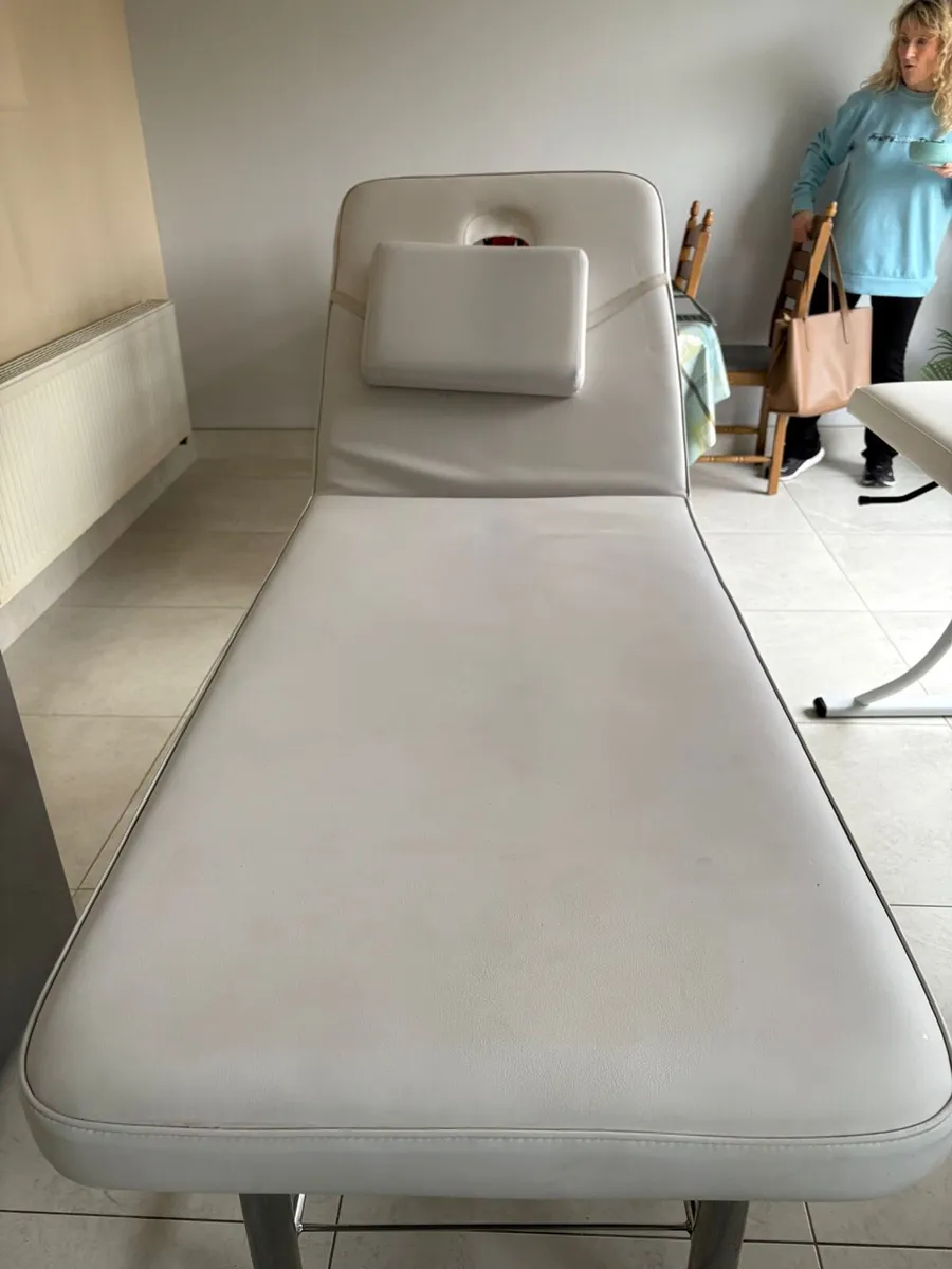 Massage/ treatment bed - Image 2