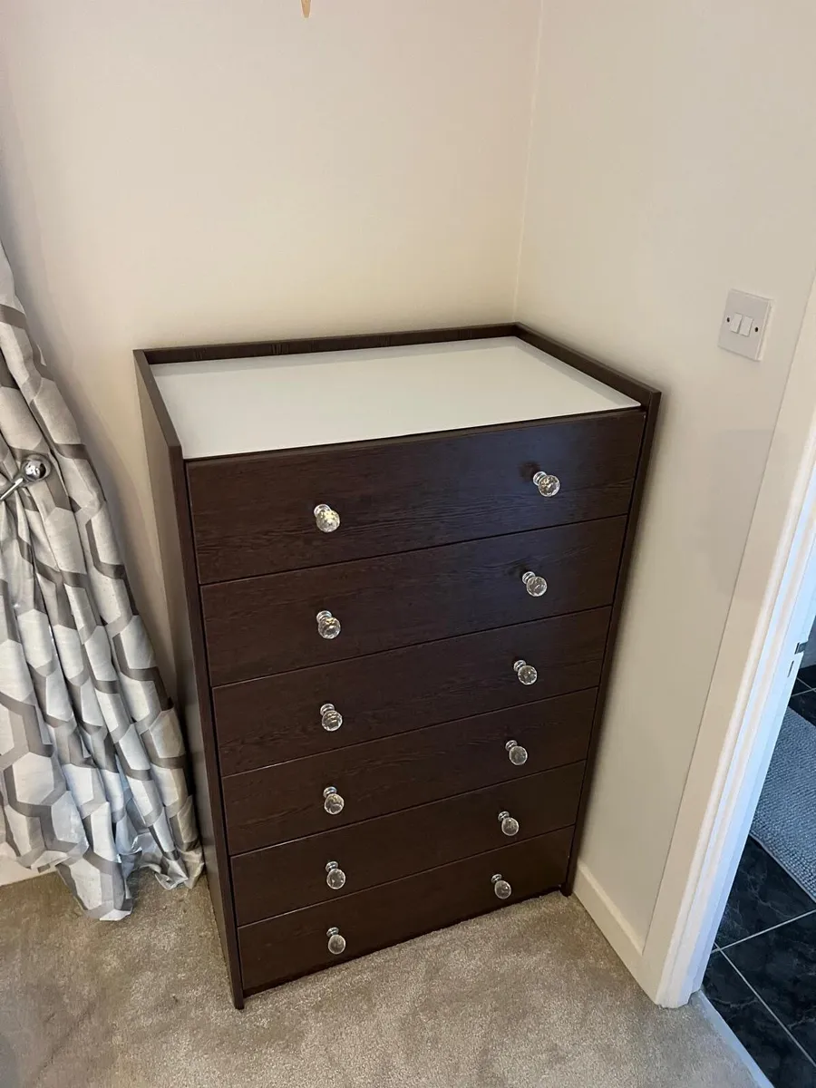 Chest of drawers - Image 1