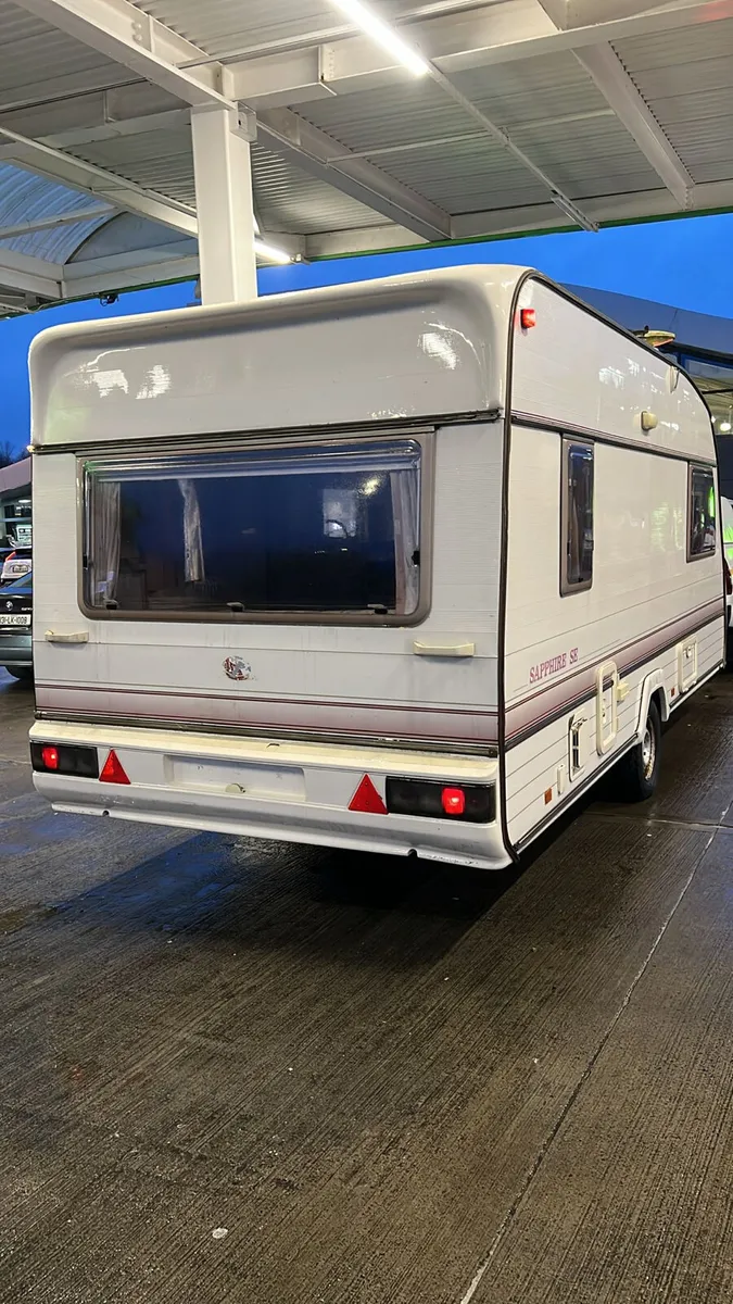 Sterling 5 Berth Caravan - Image 4