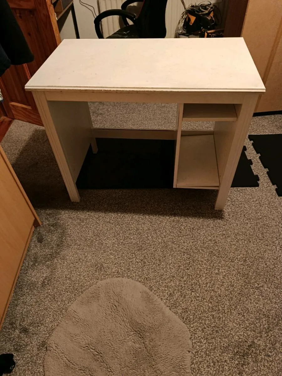 Computer desk