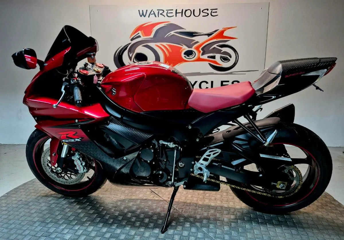 142 Suzuki GSXR750 - Image 2