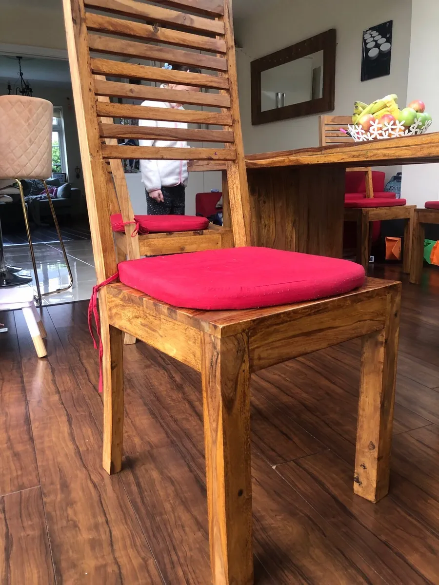 Dining table and 6 chairs - Image 3