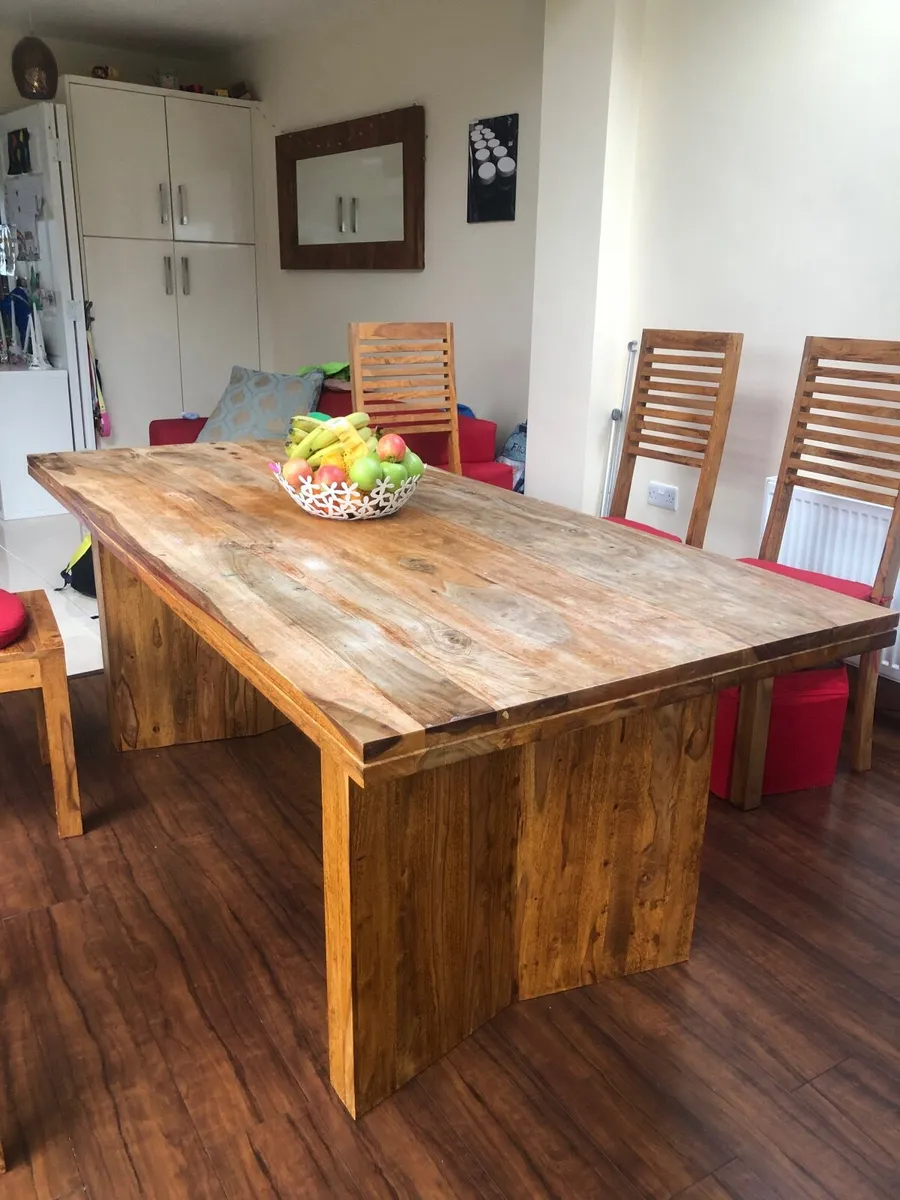 Dining table and 6 chairs - Image 4