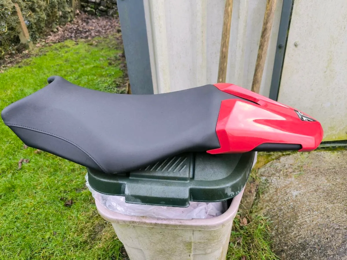 Triumph street triple saddle - Image 1