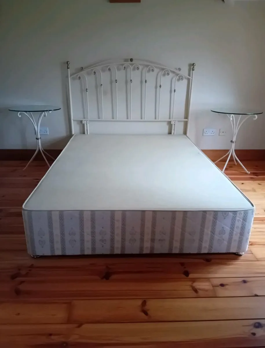 Vintage Bed and Bedside tables - Image 1