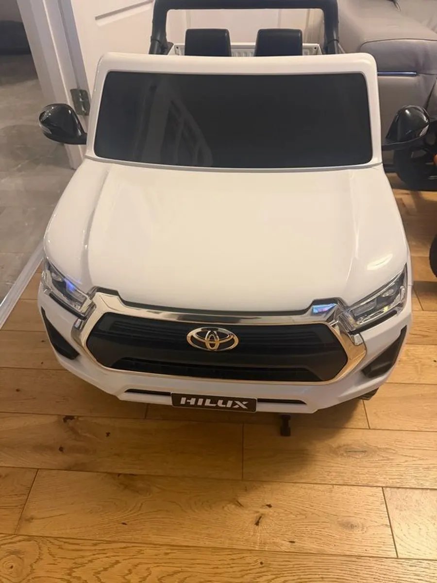 Toyota Hilux 12V Electric Ride On Jeep White - Image 1