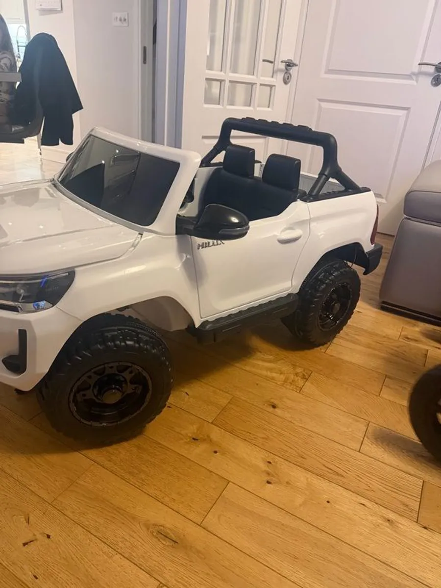 Toyota Hilux 12V Electric Ride On Jeep White - Image 2
