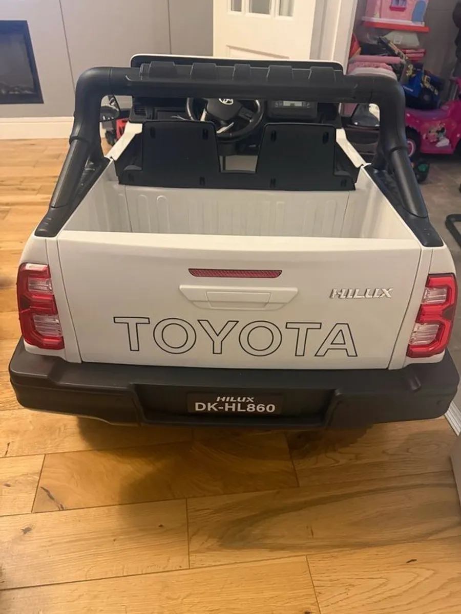 Toyota Hilux 12V Electric Ride On Jeep White - Image 3