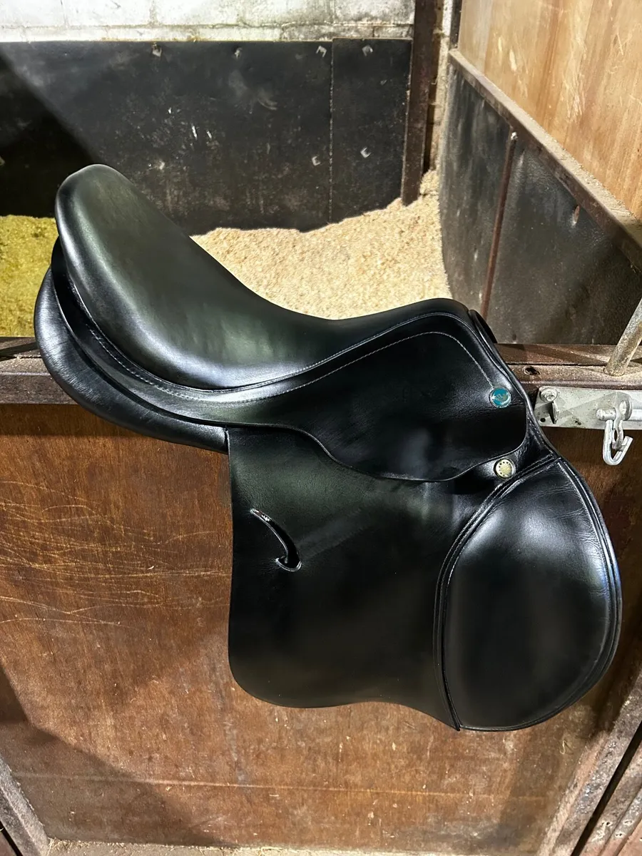17” Prestige Roma Jump Saddle - Image 1