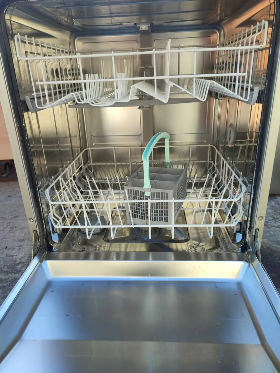 Hotpoint Dishwasher - Image 2