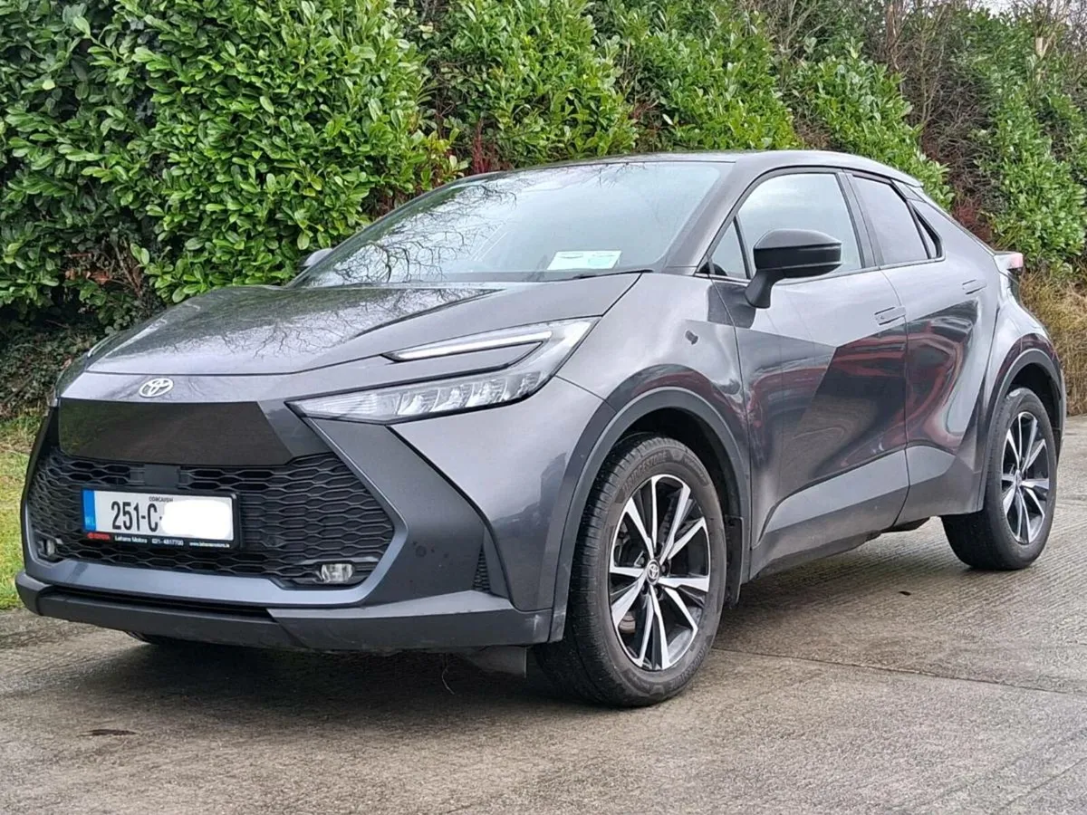2025 TOYOTA CHR, SMALL DAMAGE - Image 1