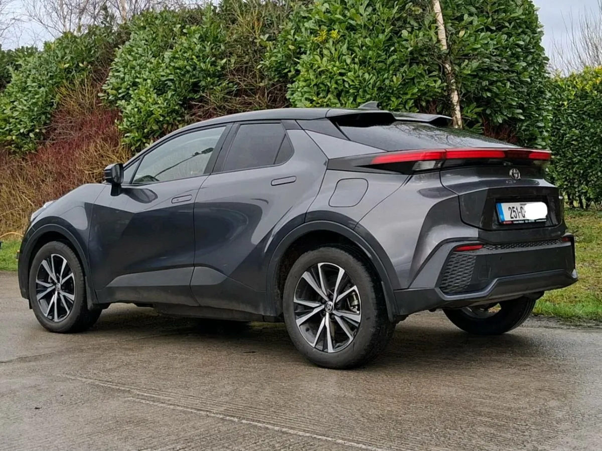2025 TOYOTA CHR, SMALL DAMAGE - Image 3