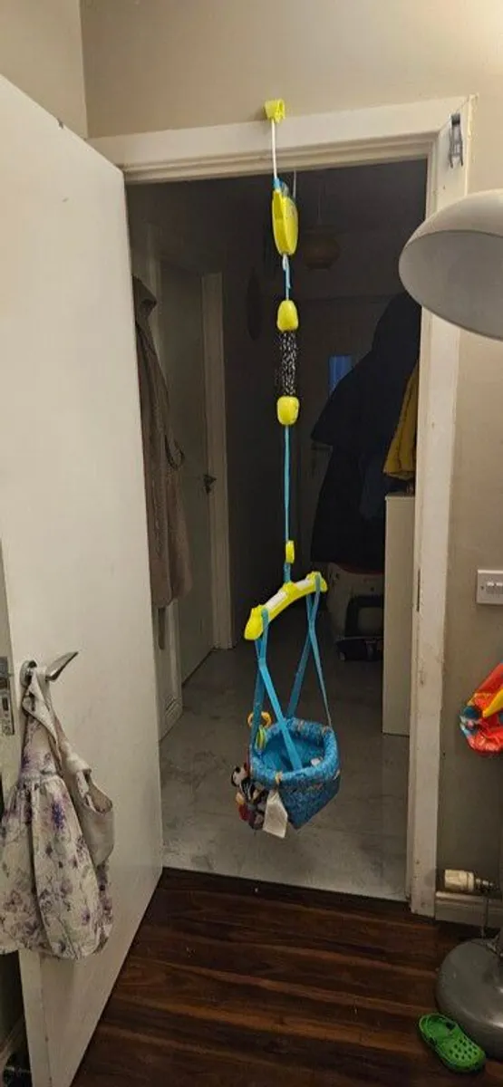 child's door frame swing - Image 1