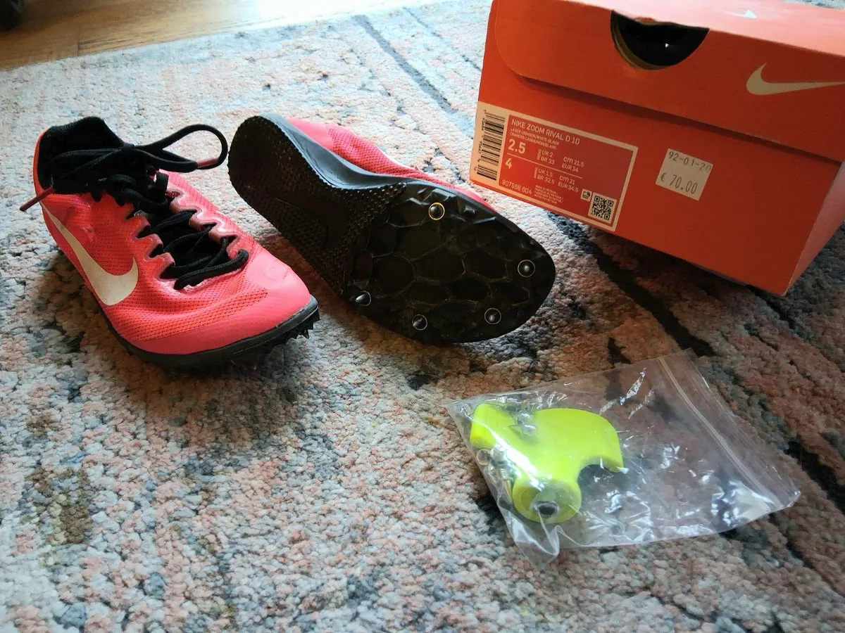 Athletic running spikes