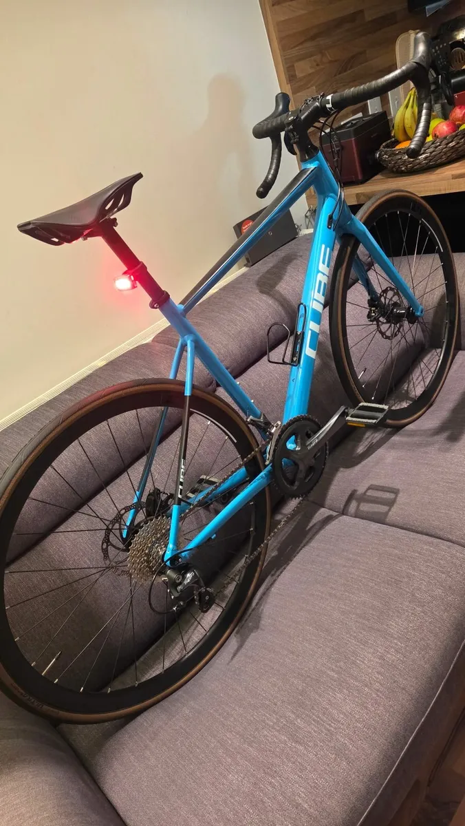 Cube Attain Race road bike NEW - Image 4