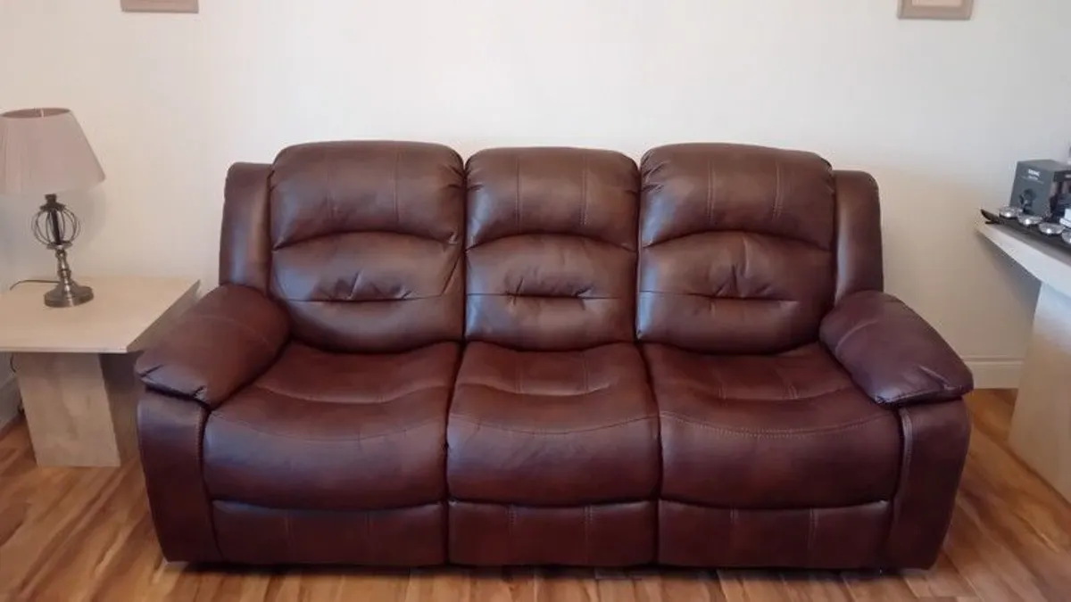 Brown leather couch - Image 1