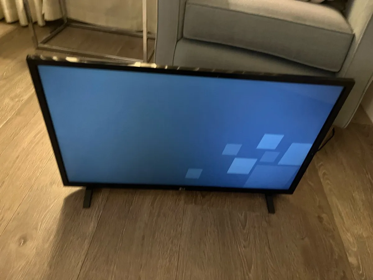 Lg 32inch smart tv - Image 2