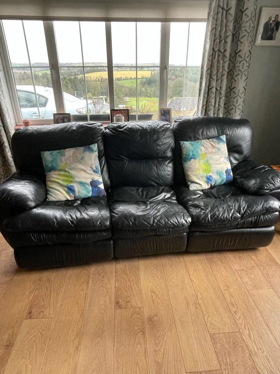 Recliner couch - Image 1