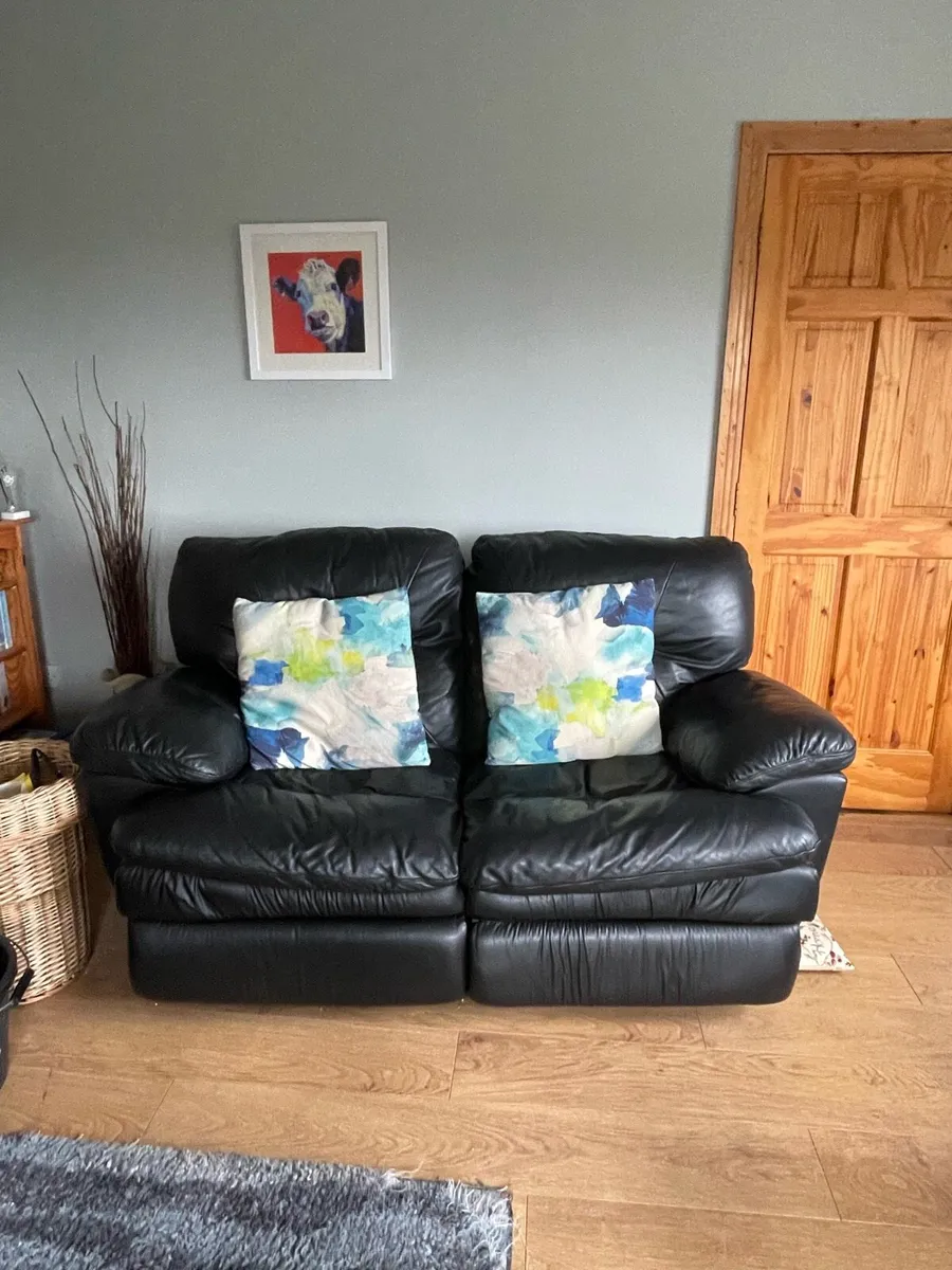 Recliner couch - Image 2