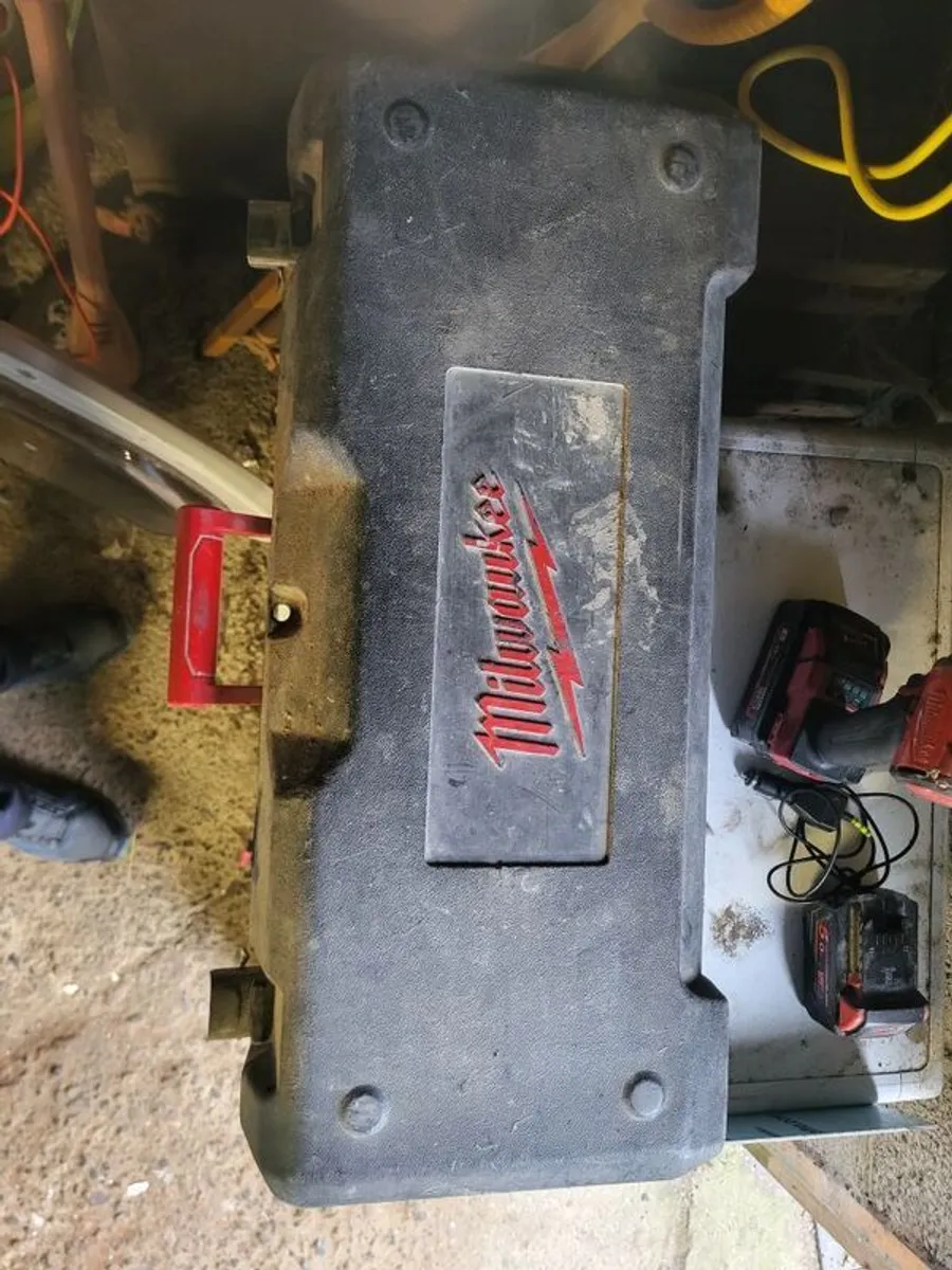 9 inch milwaukee grinder - Image 3