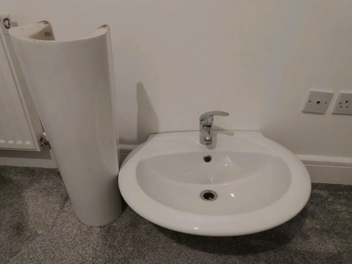 Sink, tap and pedestal - Image 2