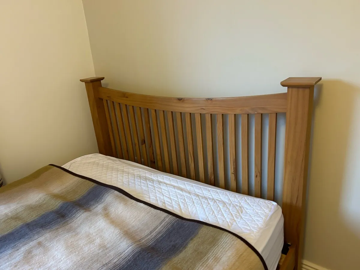 Bed, bedside press’s, wardrobe, stool and table - Image 2