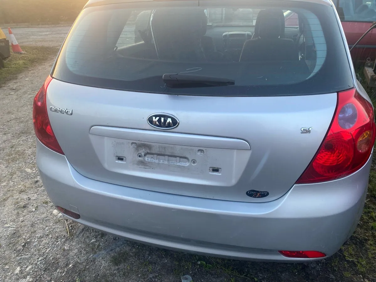 Car for parts - Image 1