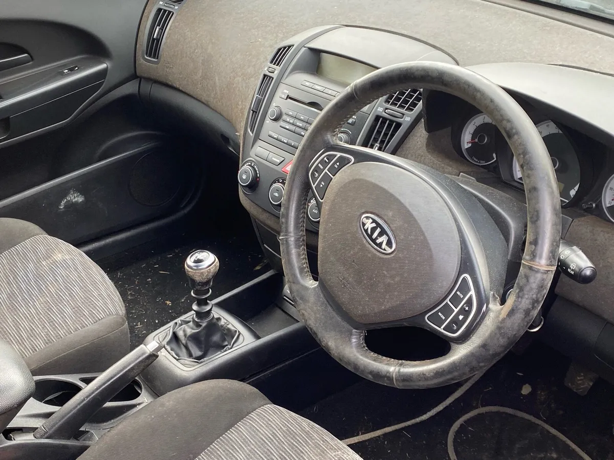 Car for parts - Image 3