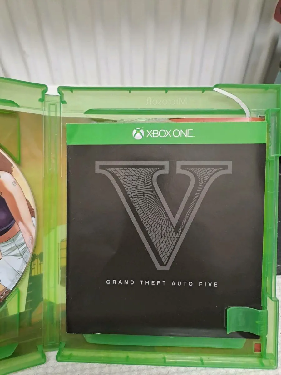 Grand theft auto V for XBOX One - Image 4