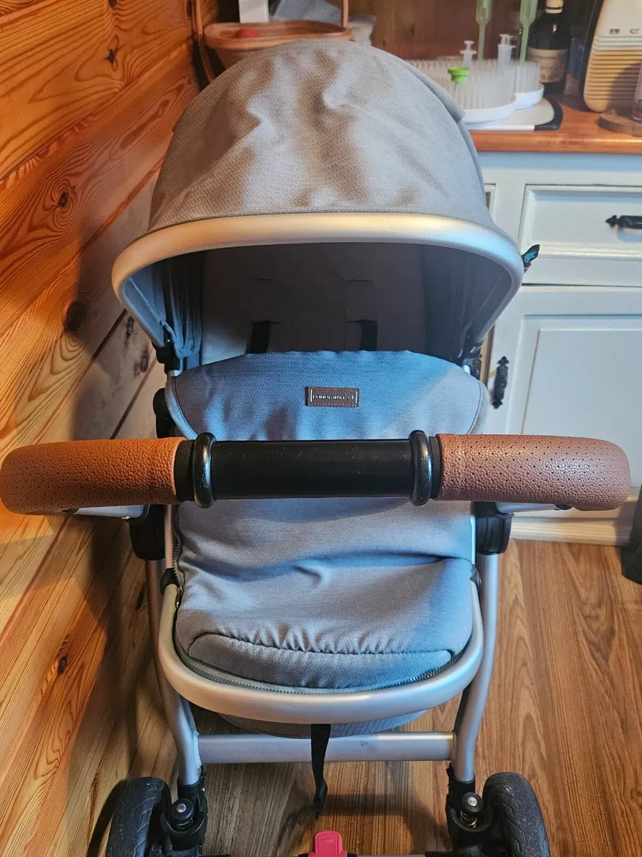 Panorama XT pram - Image 1