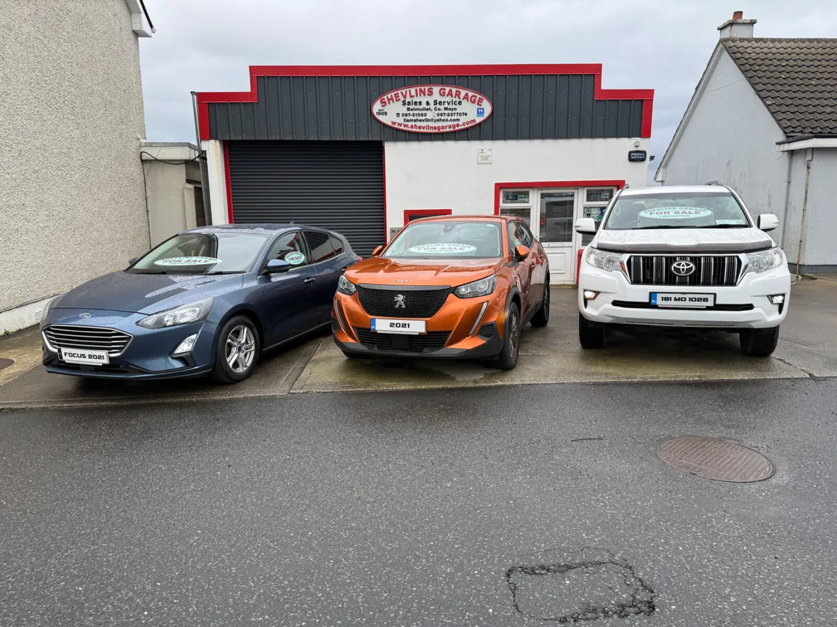 2018 Toyota Land Cruiser LWB GX Manual - Image 3