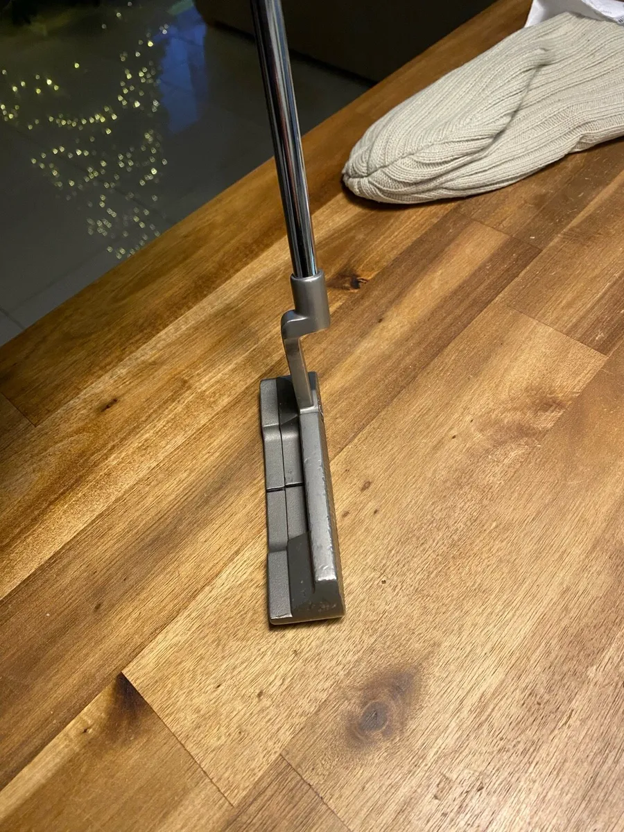 Golf putter - Image 1