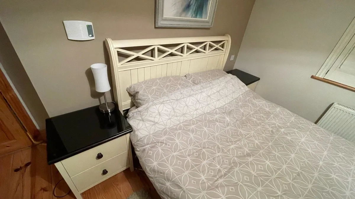 New England style king bed - Image 1