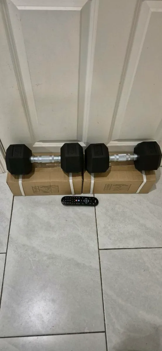 Brand new 2x12.5 kilo hex dumbbells - Image 2