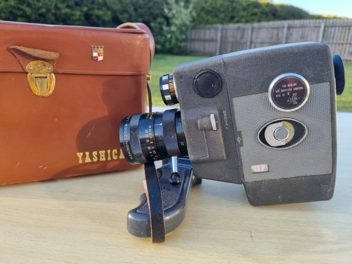 Vintage Yashica U-matic CaS Movie Camera - Image 4