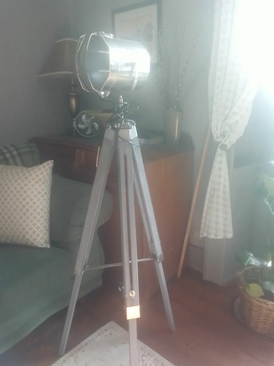 Laura Ashley tripod studio light as new ex display - Image 2