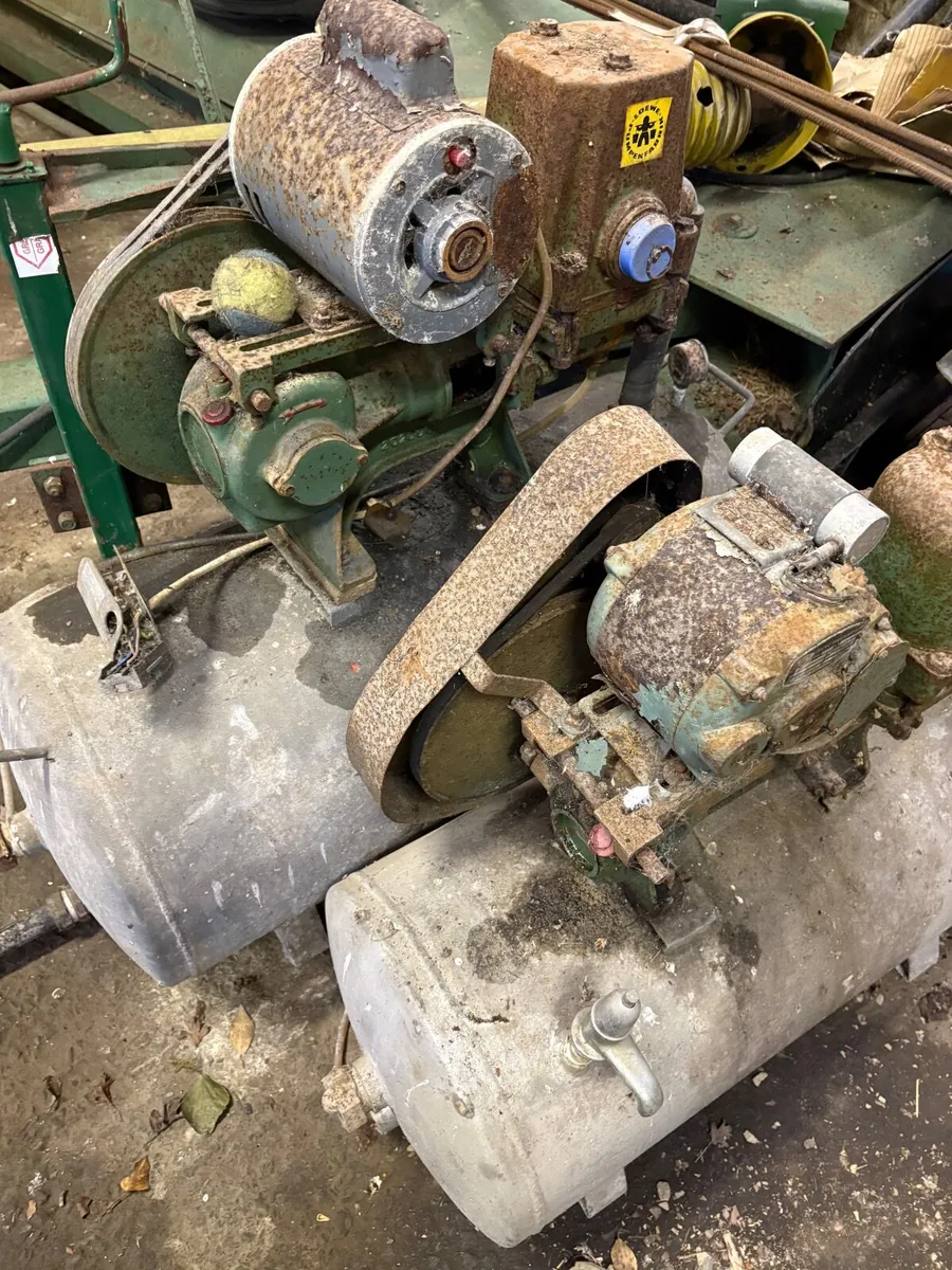 Old water pumps - Image 4