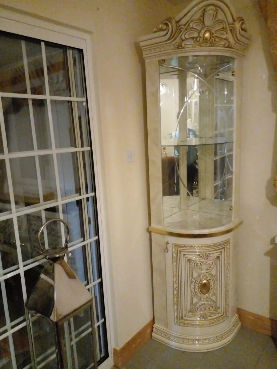 Italian furniture - Image 1