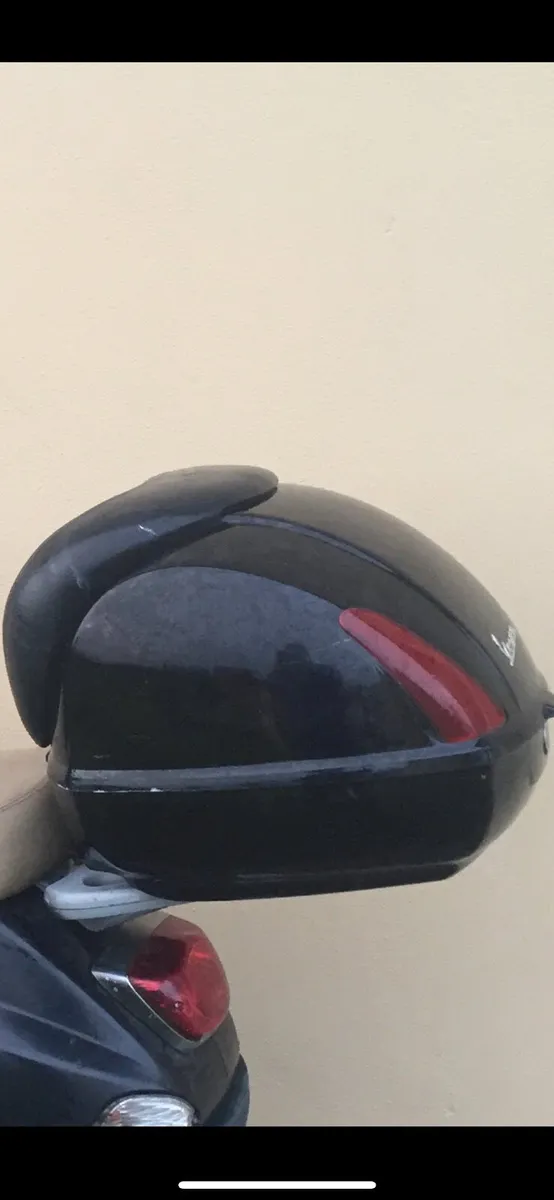 Vespa storage box - Image 1