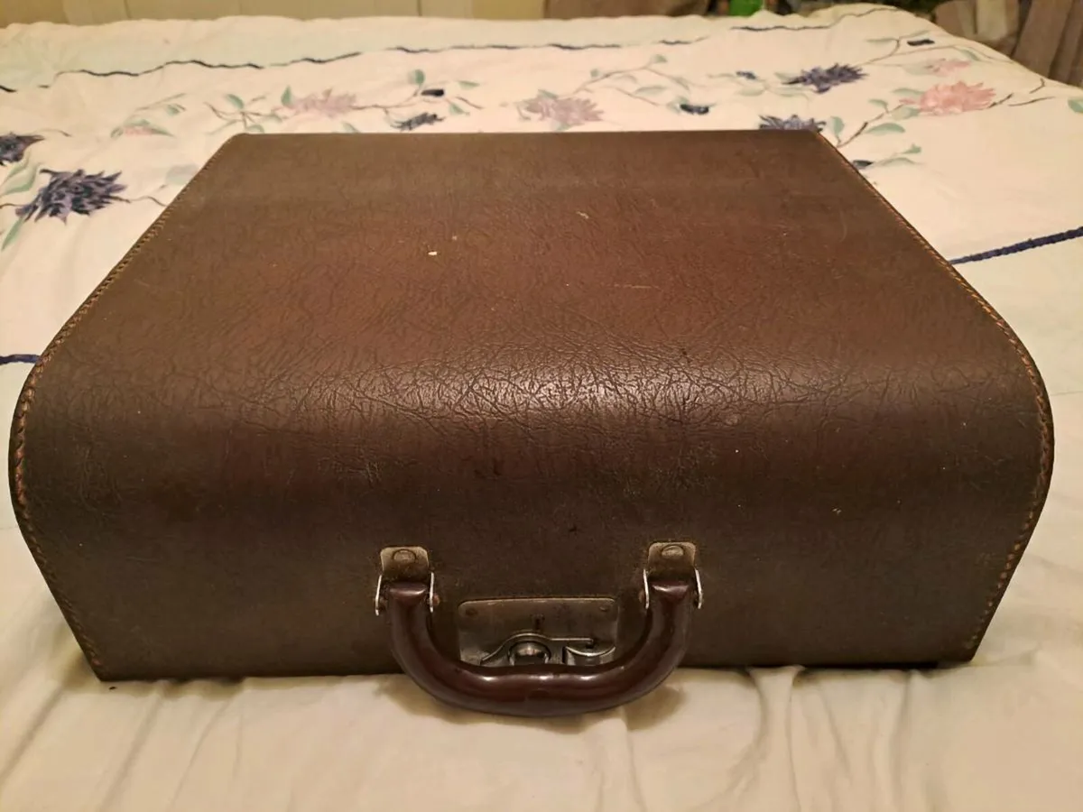 1940s Imperial Good Companion 3 Typewriter - Image 2