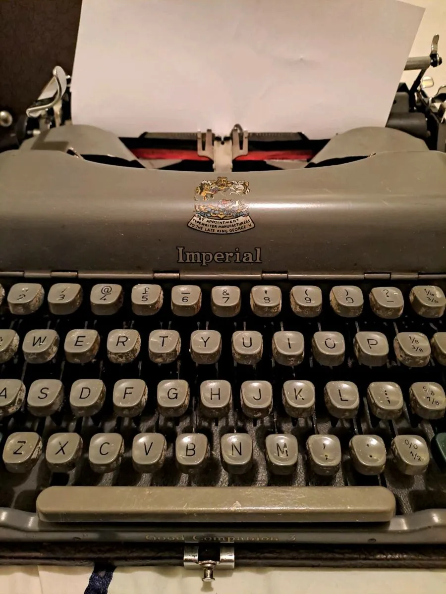 1940s Imperial Good Companion 3 Typewriter - Image 4