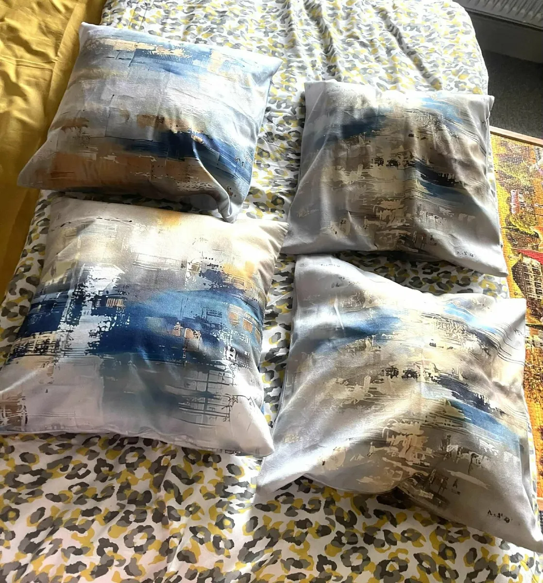 4 cushions all new never used   25e