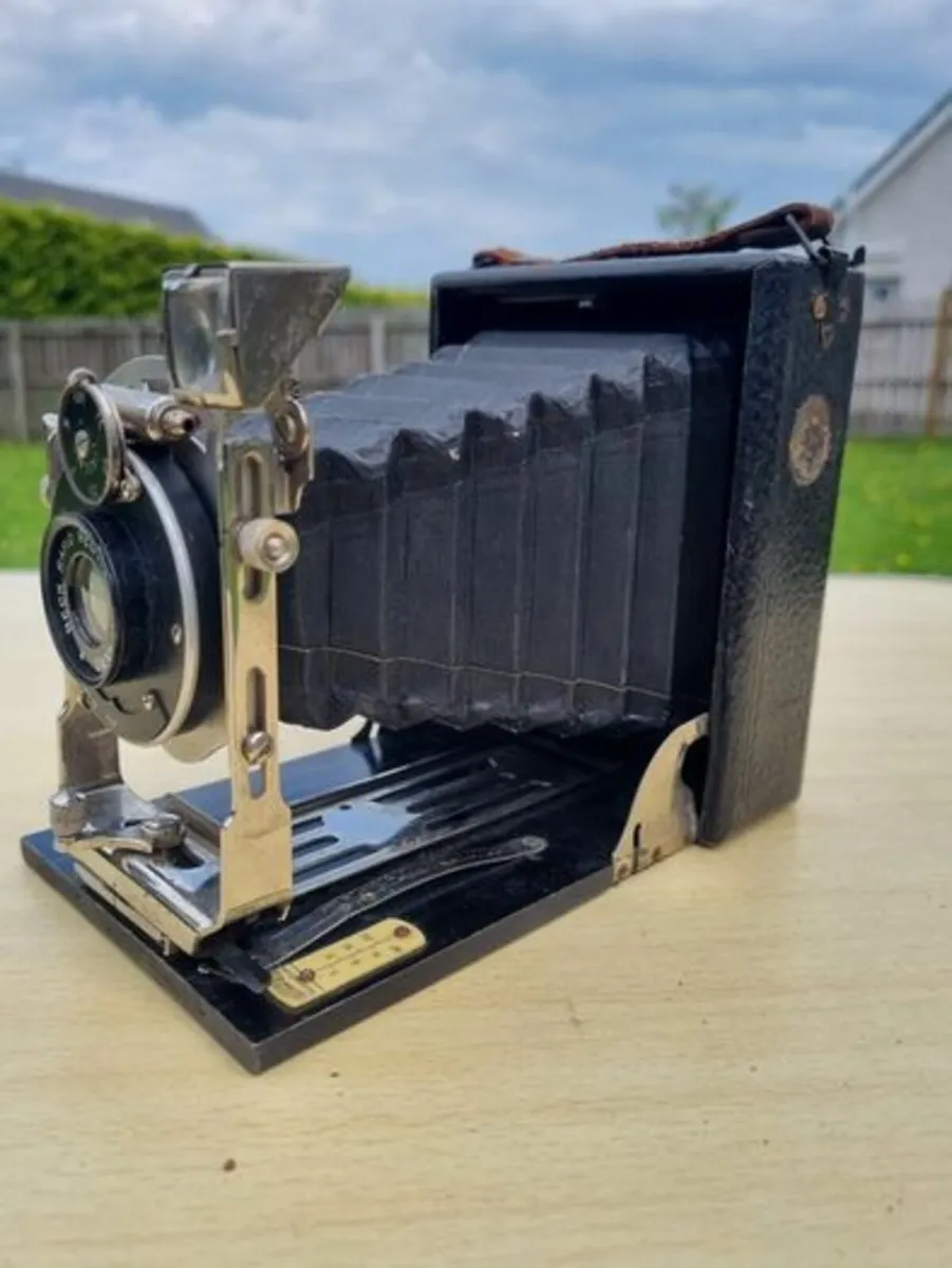 Lukos No. 2 Vintage Folding Camera - Image 3