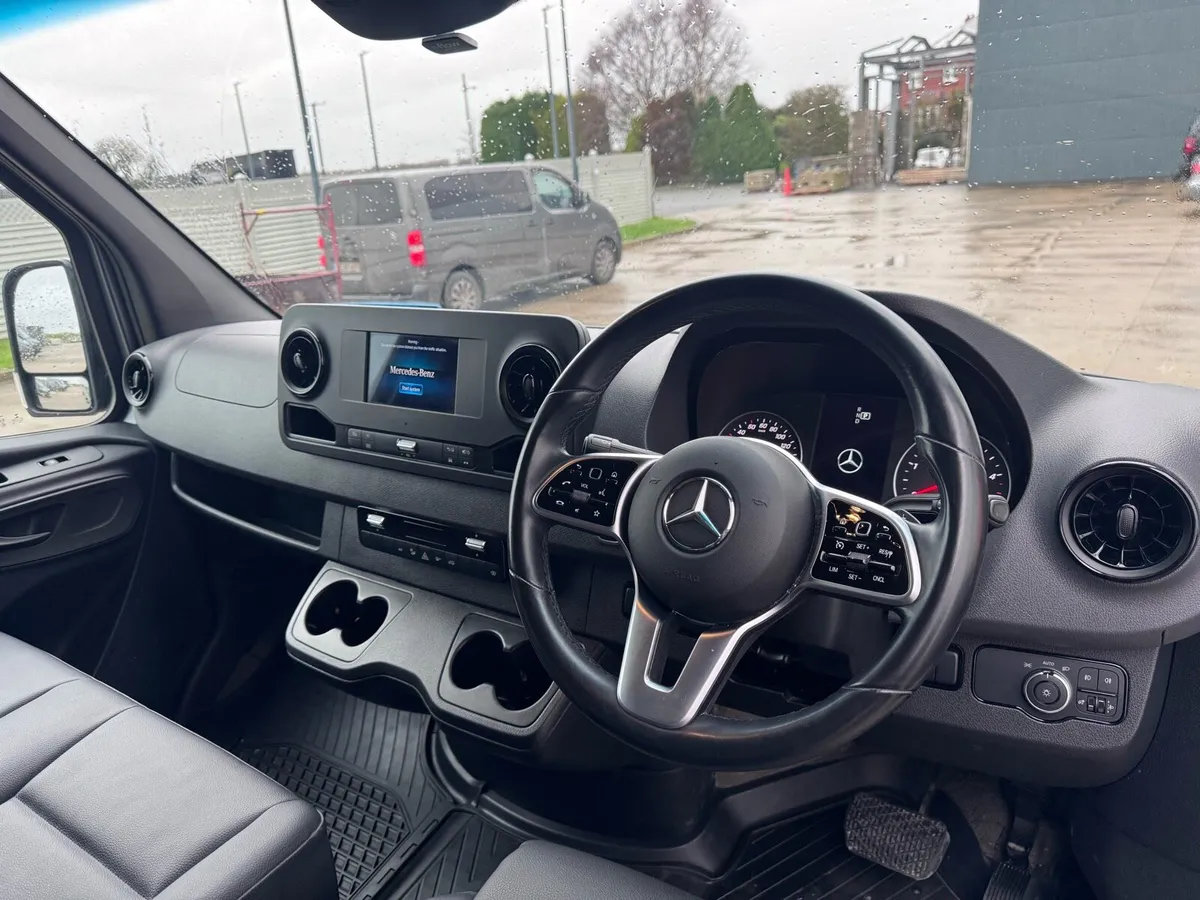 Mercedes Sprinter 319 auto - immaculate- low Kms - Image 4