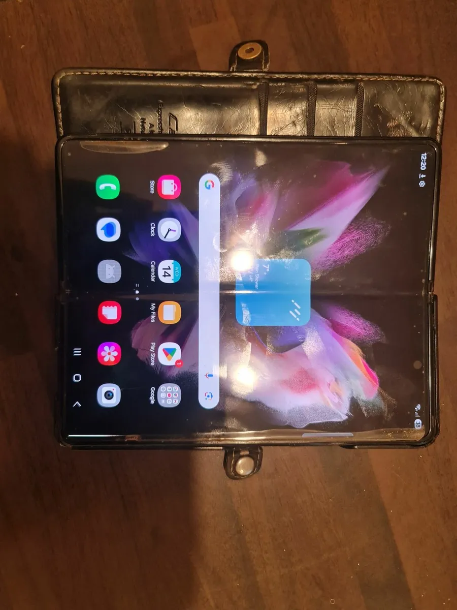 Samsung fold 3 suitable parts or repair - Image 2