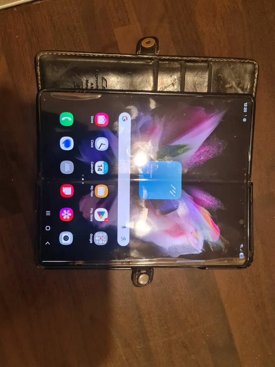 Samsung fold 3 suitable parts or repair - Image 3
